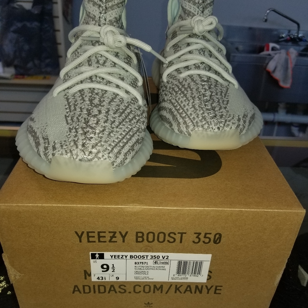 Yeezy Blue Tint size 9.5
